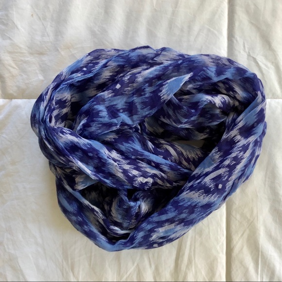 Blue Pattern Circle Scarf - Picture 2 of 2